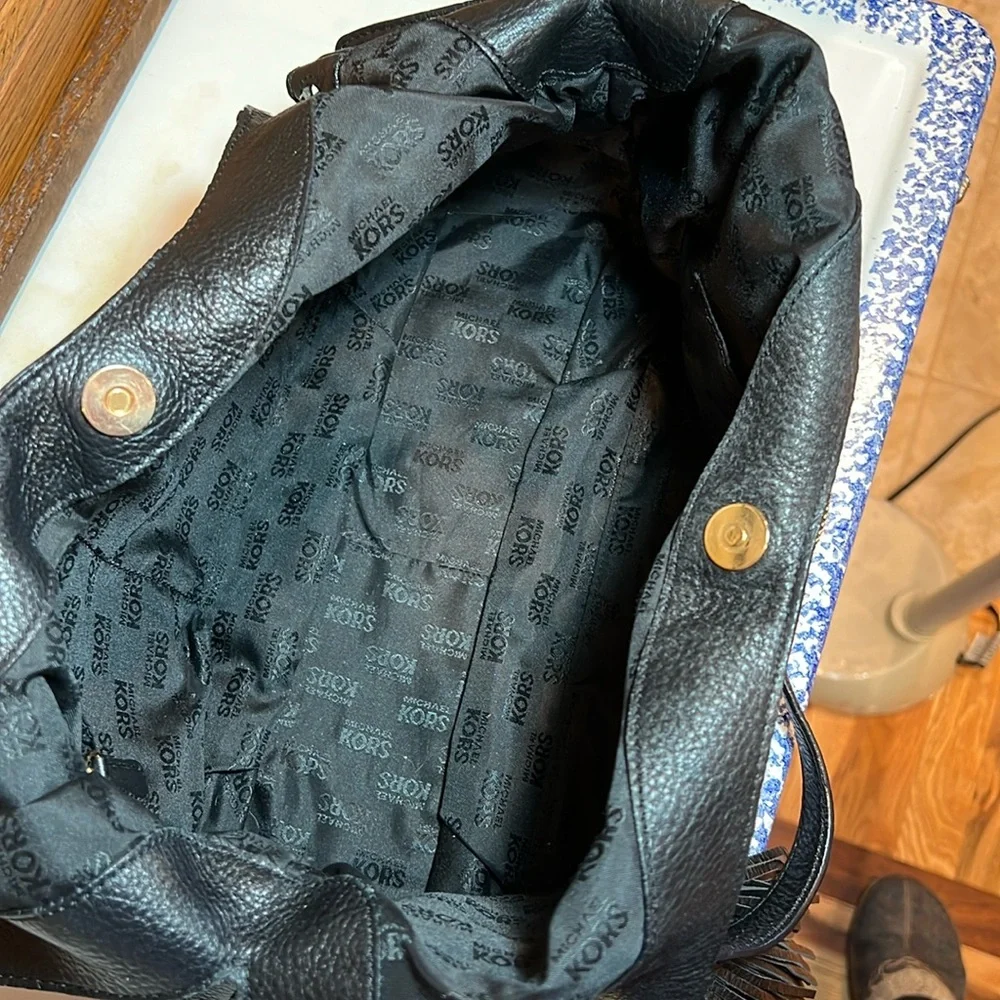 EUC Michael Kors tassel hobo black, pebble leather, satchel shoulder bag